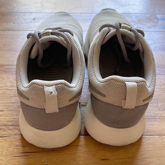 Nike Roshe One Women’s Running Shoes - Picture 4 of 7